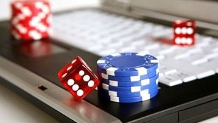 Ruang game Bingo PlayerQQ dengan pemain multiplayer aktif dan papan angka digital
